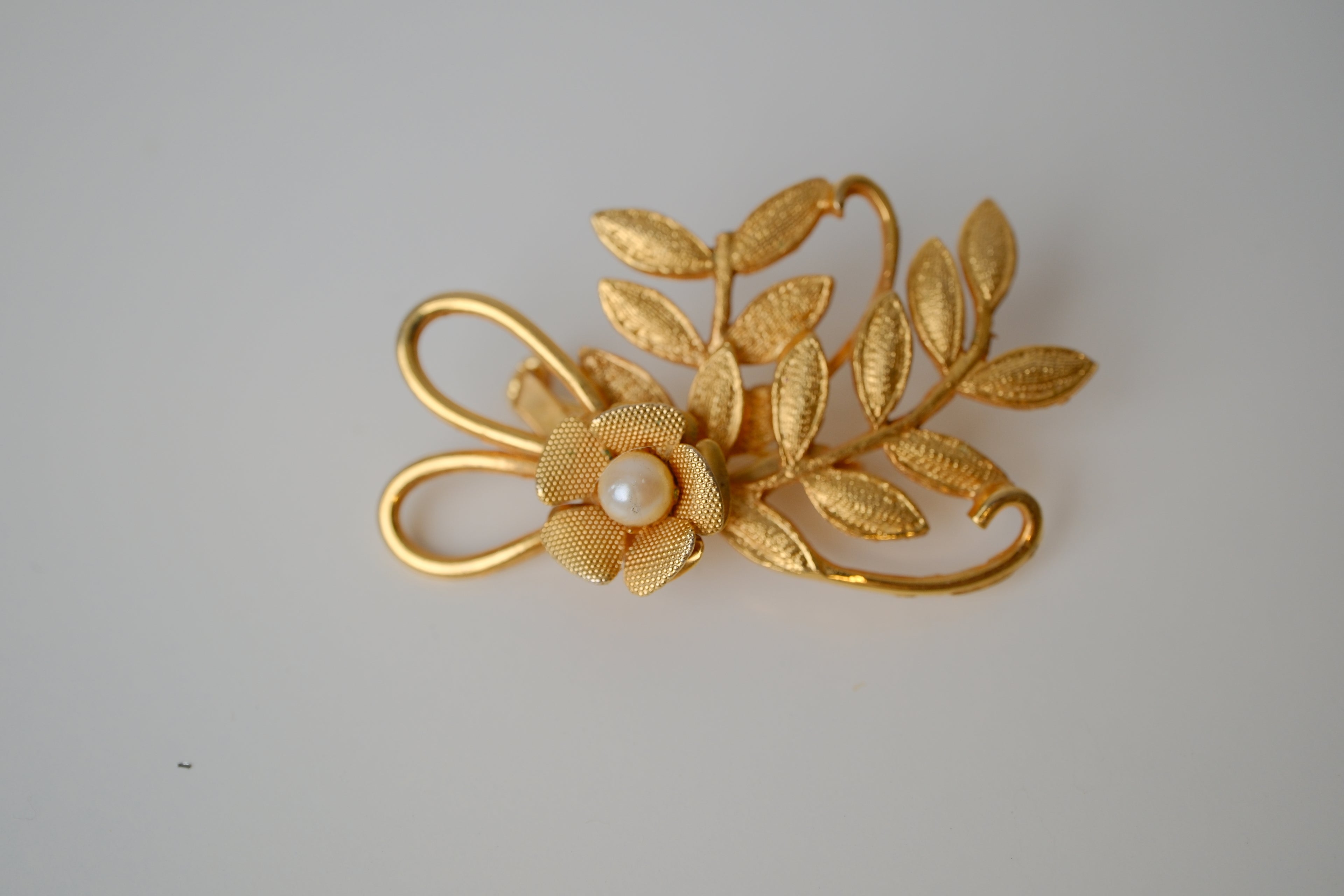 Vintage Coro Floral Pearl brooch