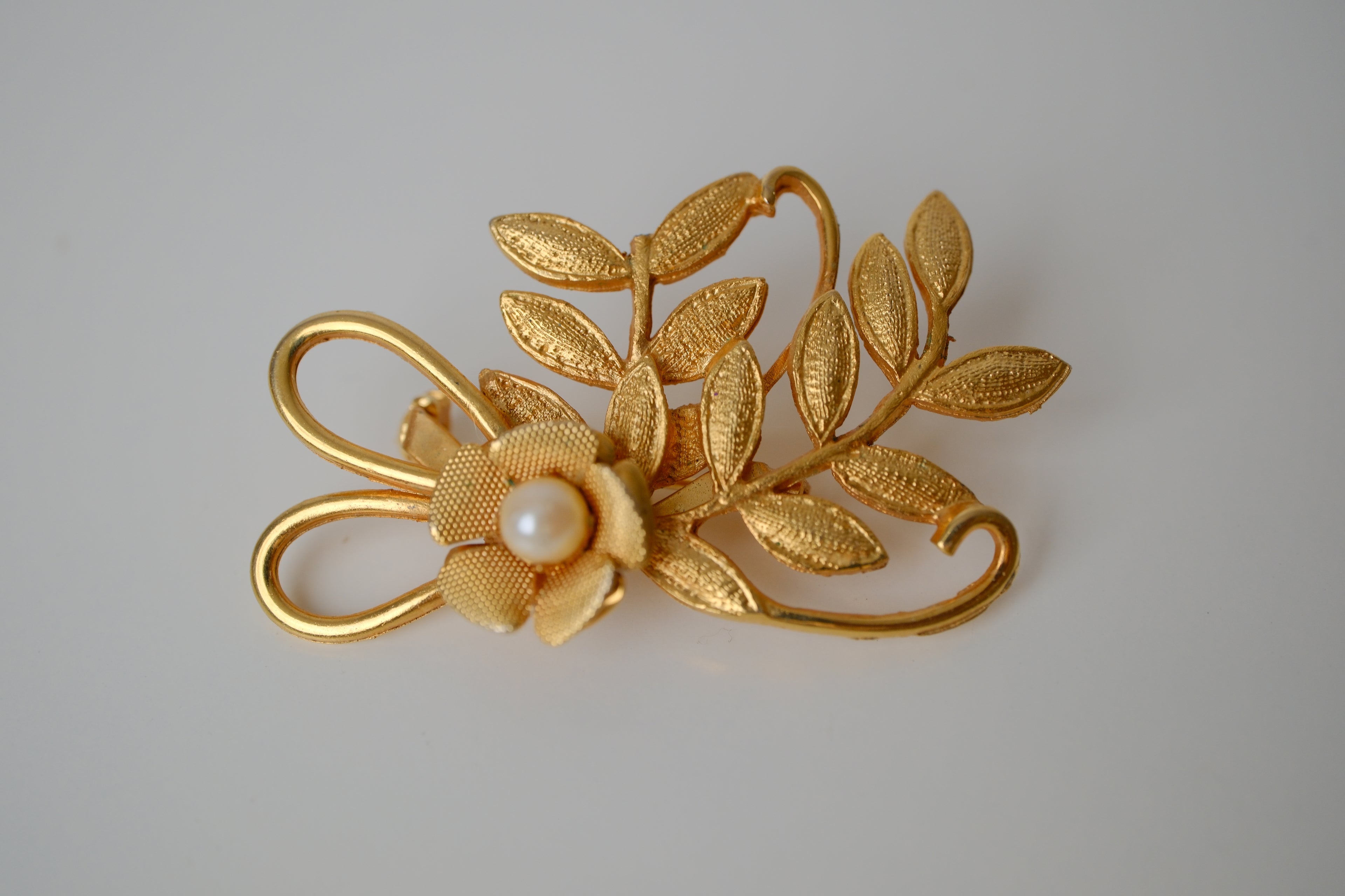 Vintage Coro Floral Pearl brooch