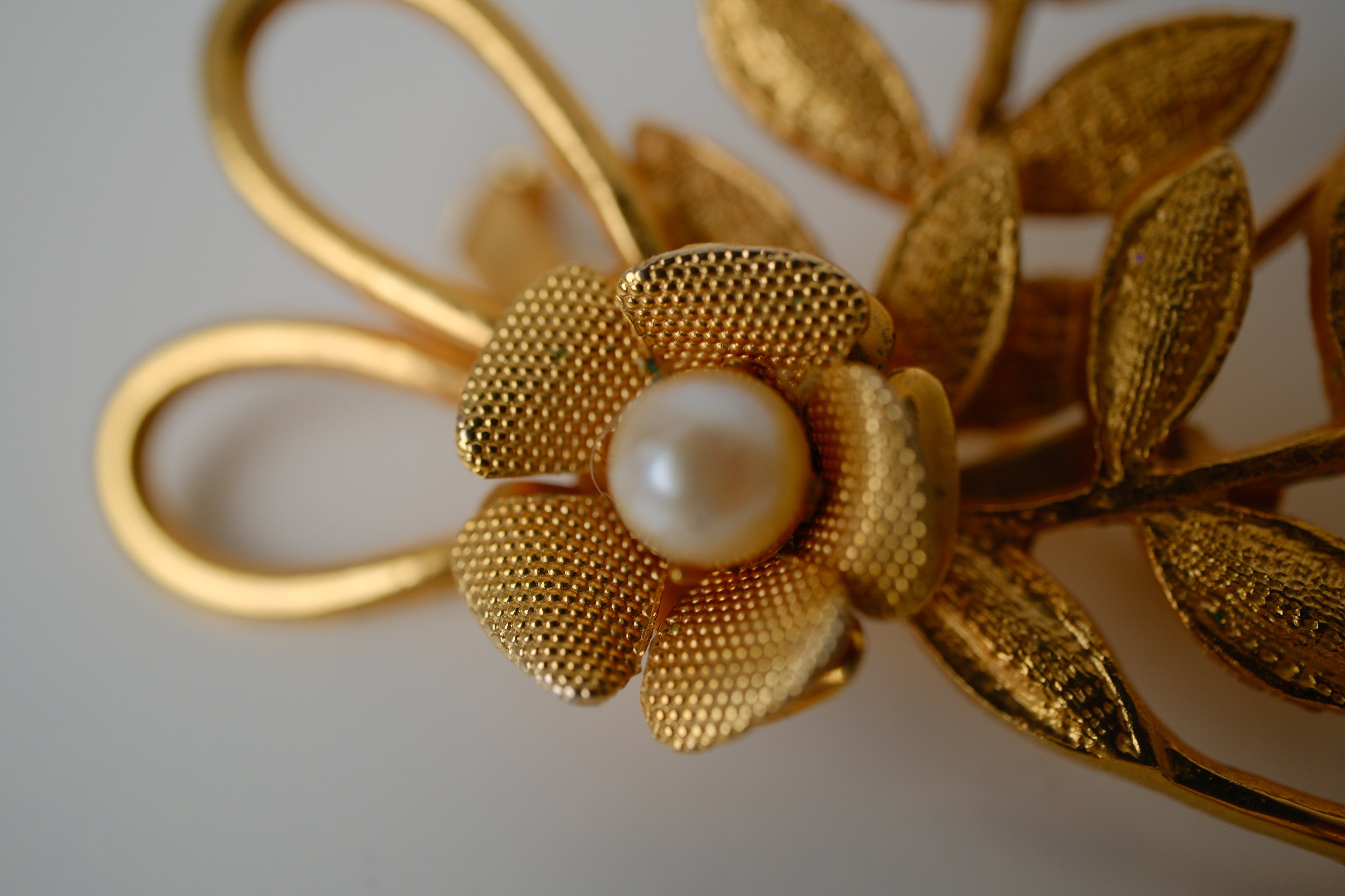 Vintage Coro Floral Pearl brooch