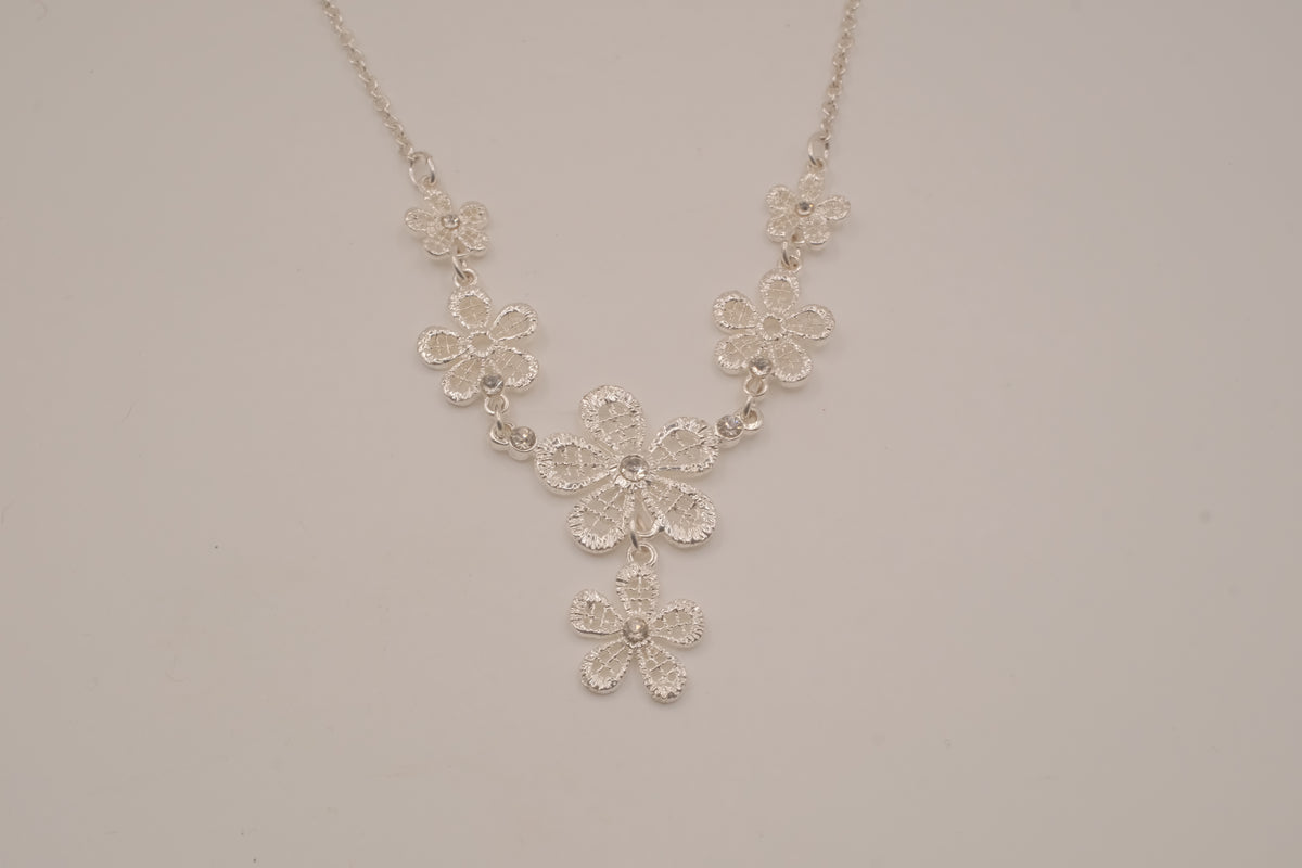 Vintage Avon filigree floral necklace