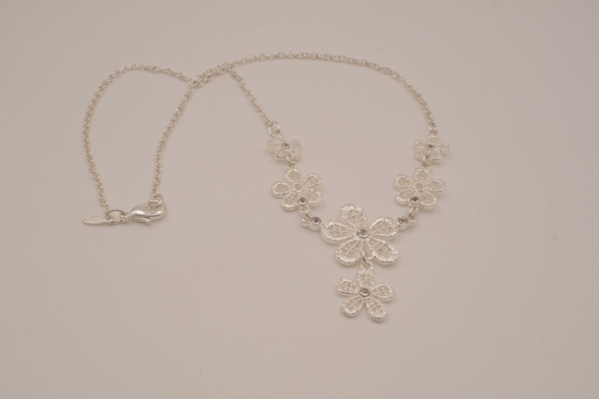 Vintage Avon filigree floral necklace