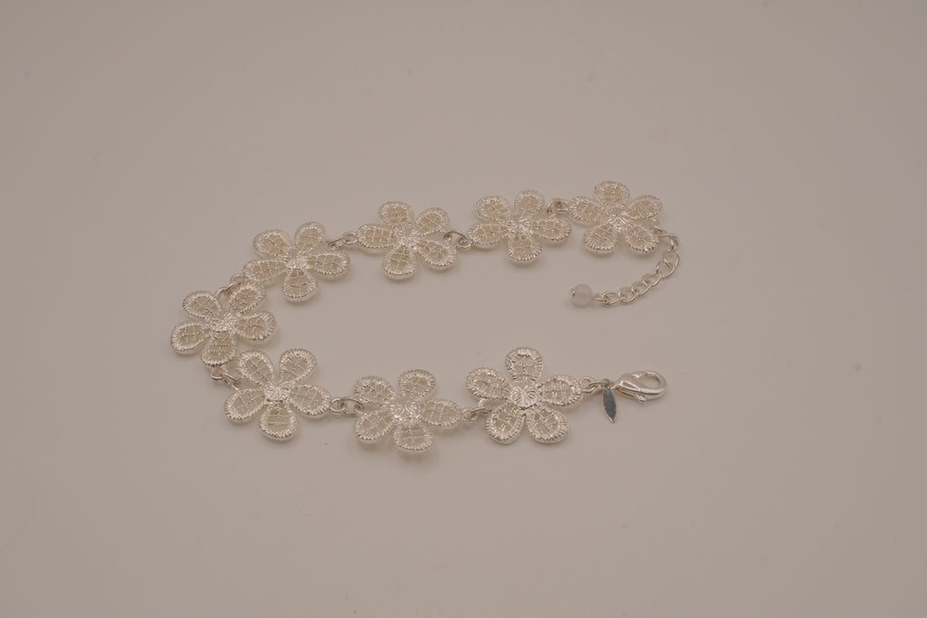 Vintage Avon silver-tone mesh flower bracelet