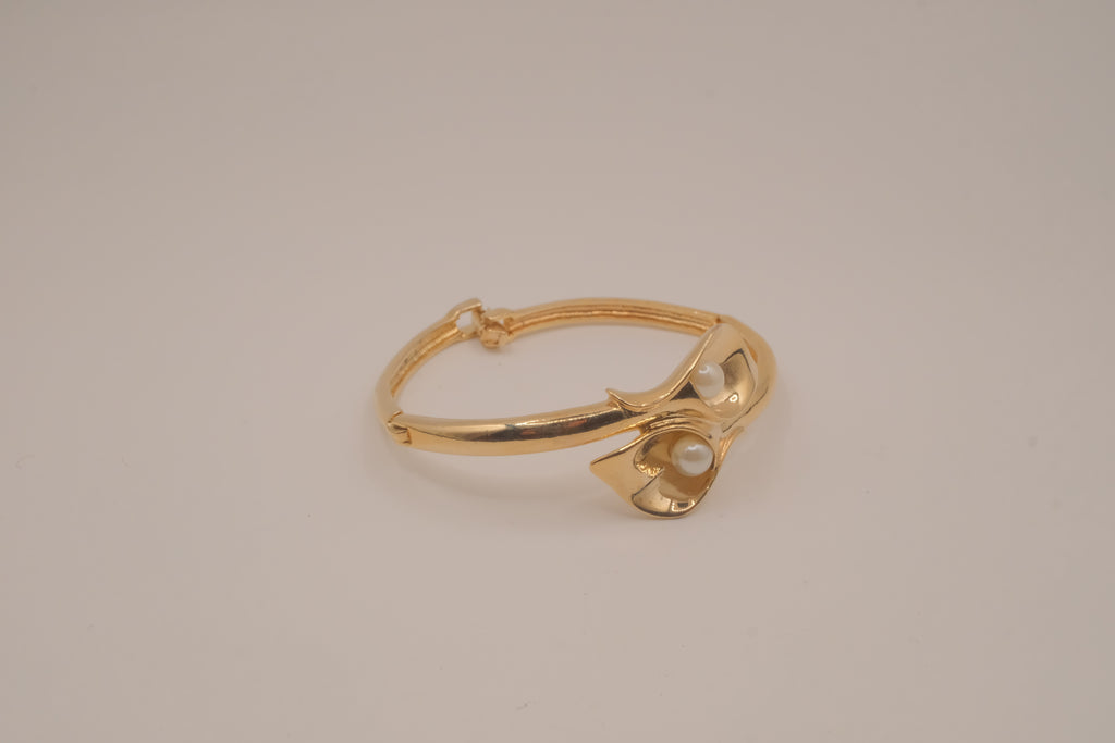 Vintage Avon gold-tone calla lily hinged bangle bracelet