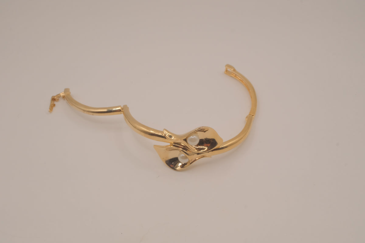 Vintage Avon gold-tone calla lily hinged bangle bracelet