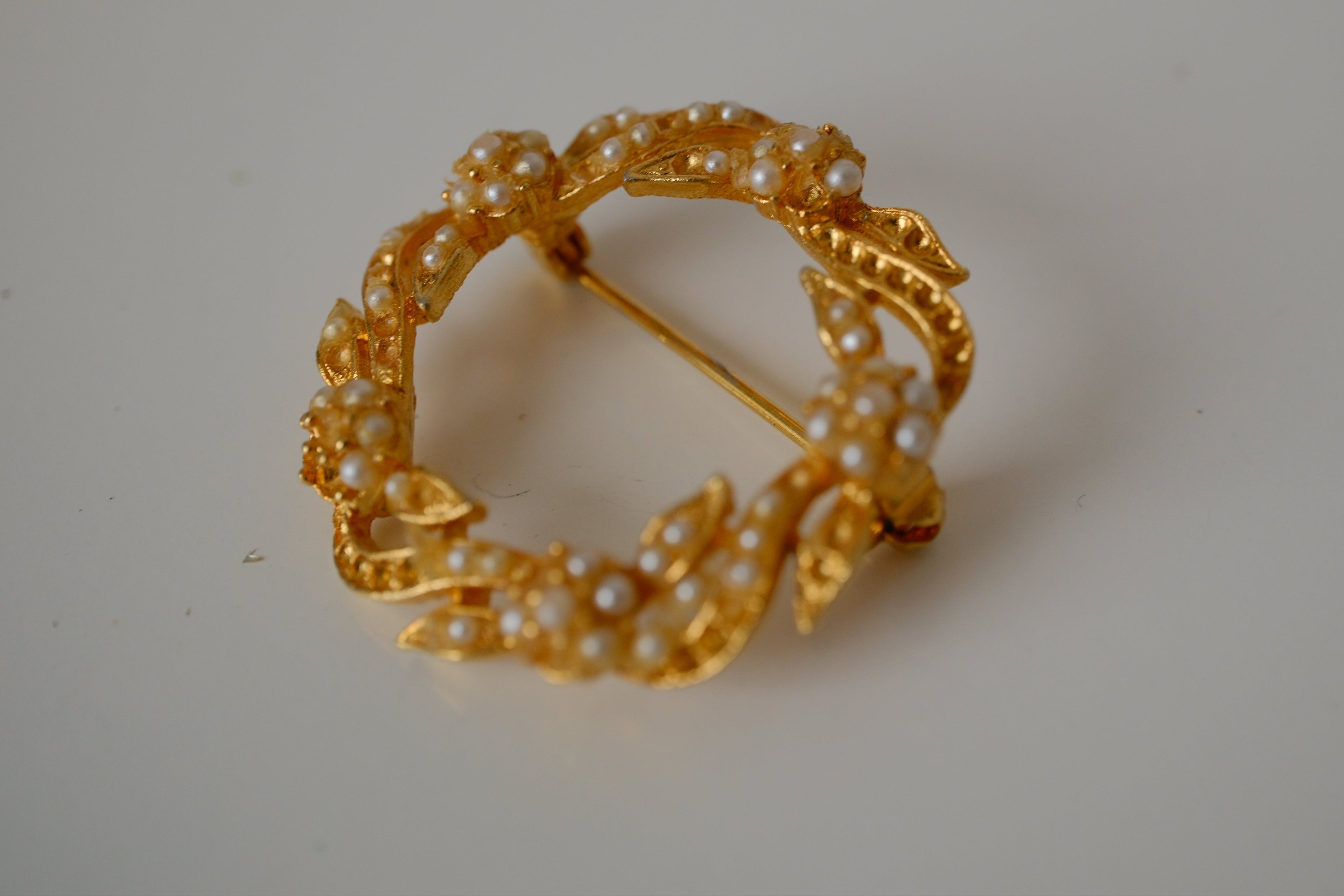 Vintage Coro gold-toned wreath brooch