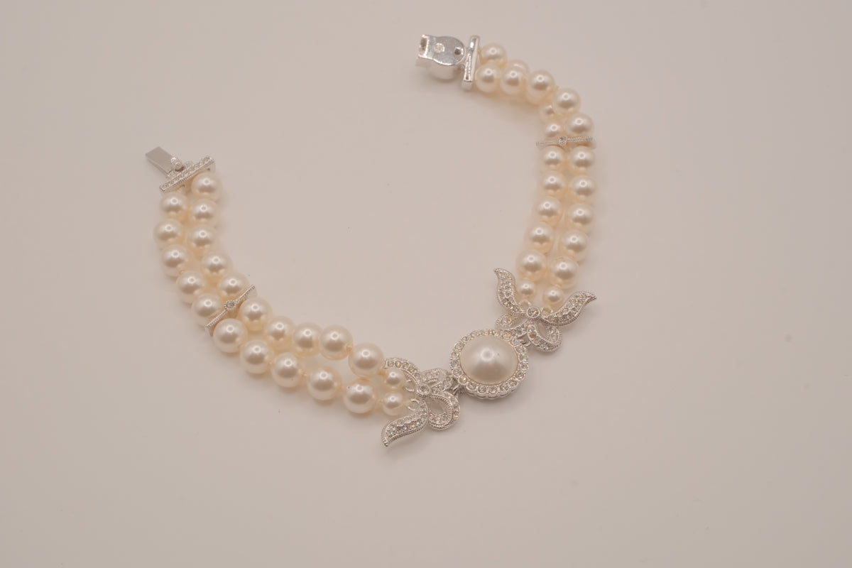 Vintage double-strand faux pearl bracelet