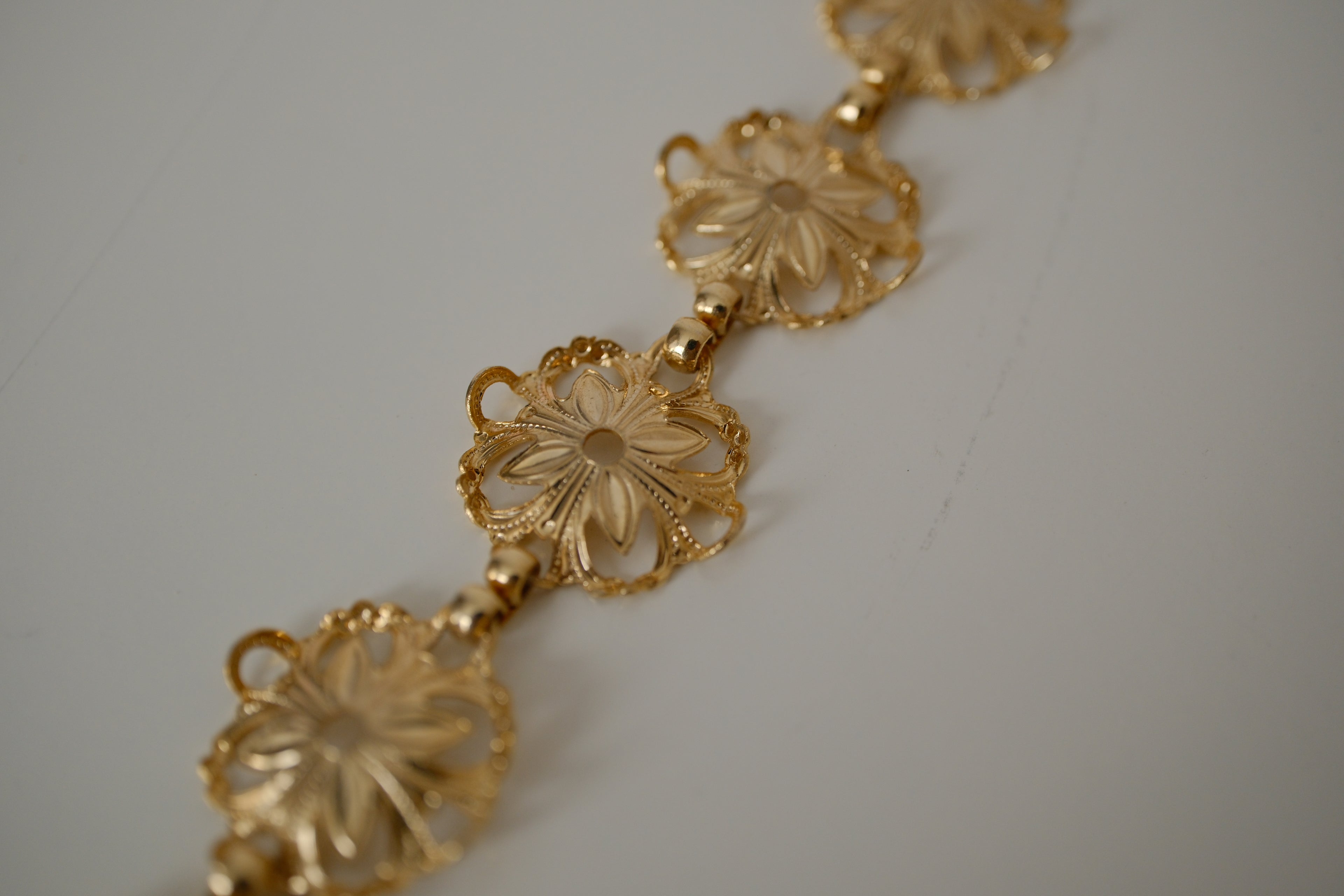 Vintage gold-toned floral bracelet&nbsp;