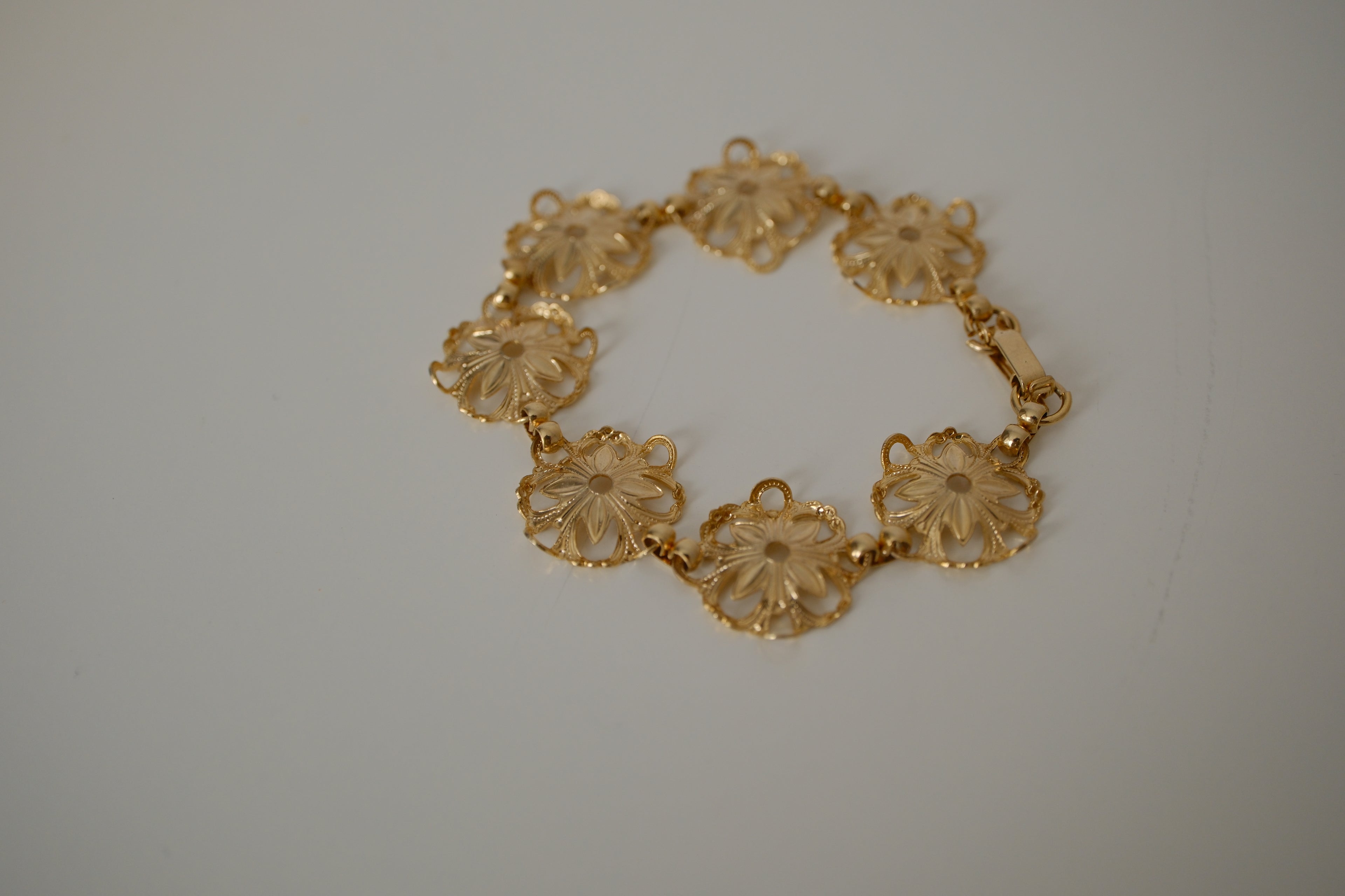 Vintage gold-toned floral bracelet&nbsp;