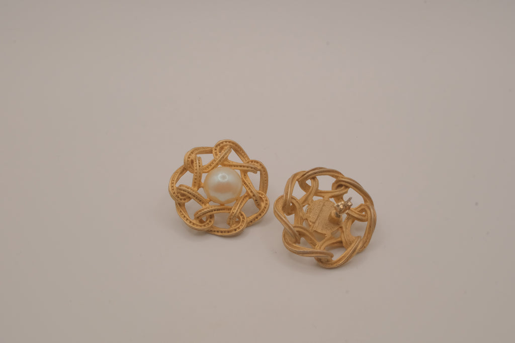 Vintage 1980s Richelieu open-work floral earrings (pierced ears)