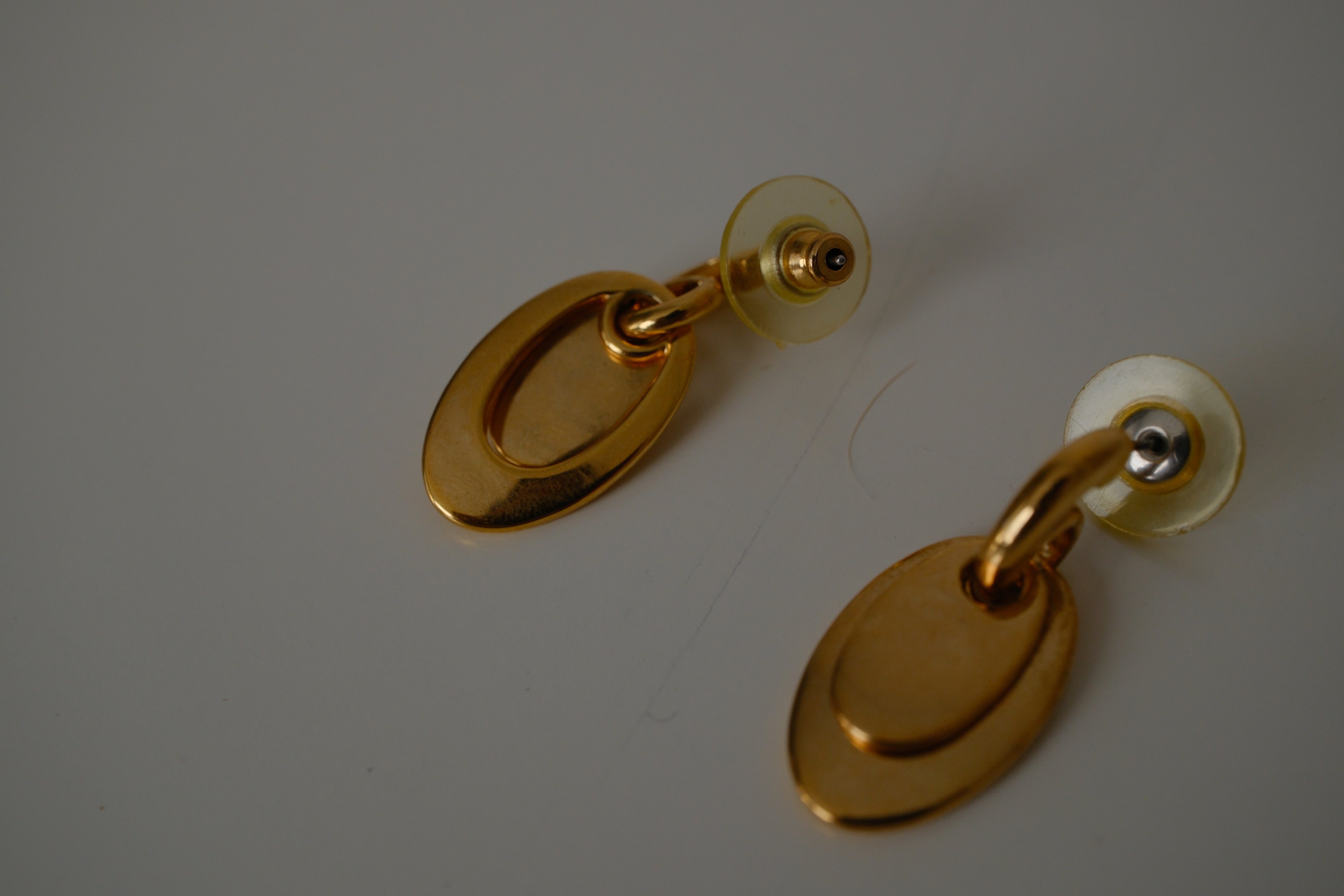 Vintage gold-tone oval dangle earrings
