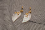 Gold dolphin mother-of-pearl earrings&nbsp;