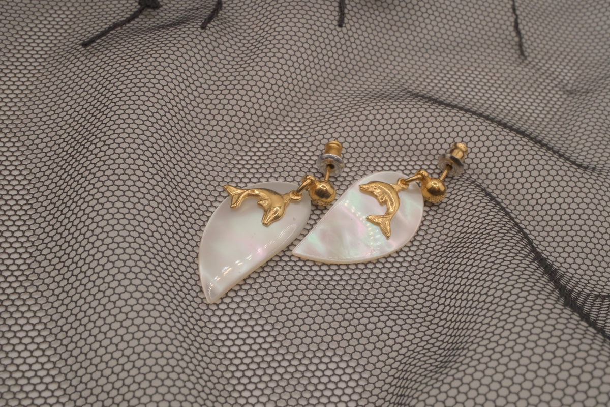 Gold dolphin mother-of-pearl earrings&nbsp;