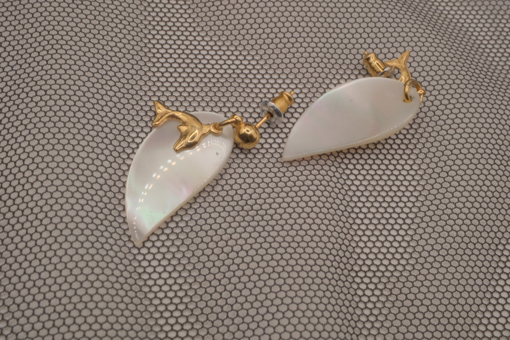 Gold dolphin mother-of-pearl earrings&nbsp;