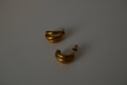 Vintage Gold toned ribbed earrings