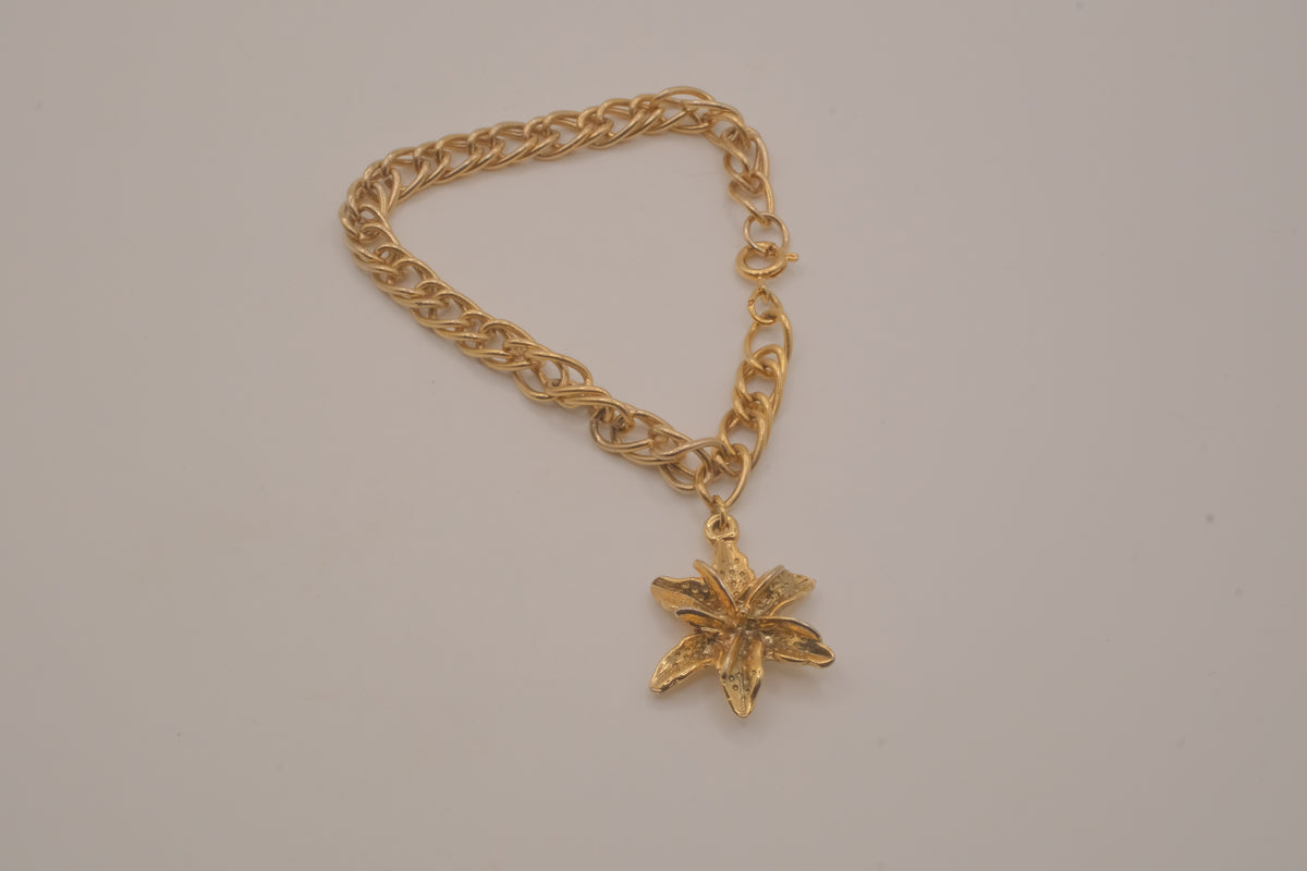 Vintage textured lily pendant charm bracelet