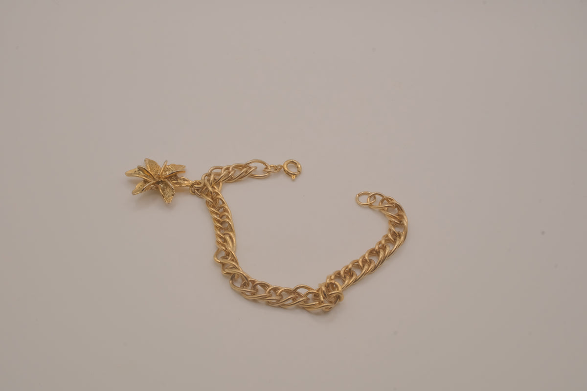 Vintage textured lily pendant charm bracelet