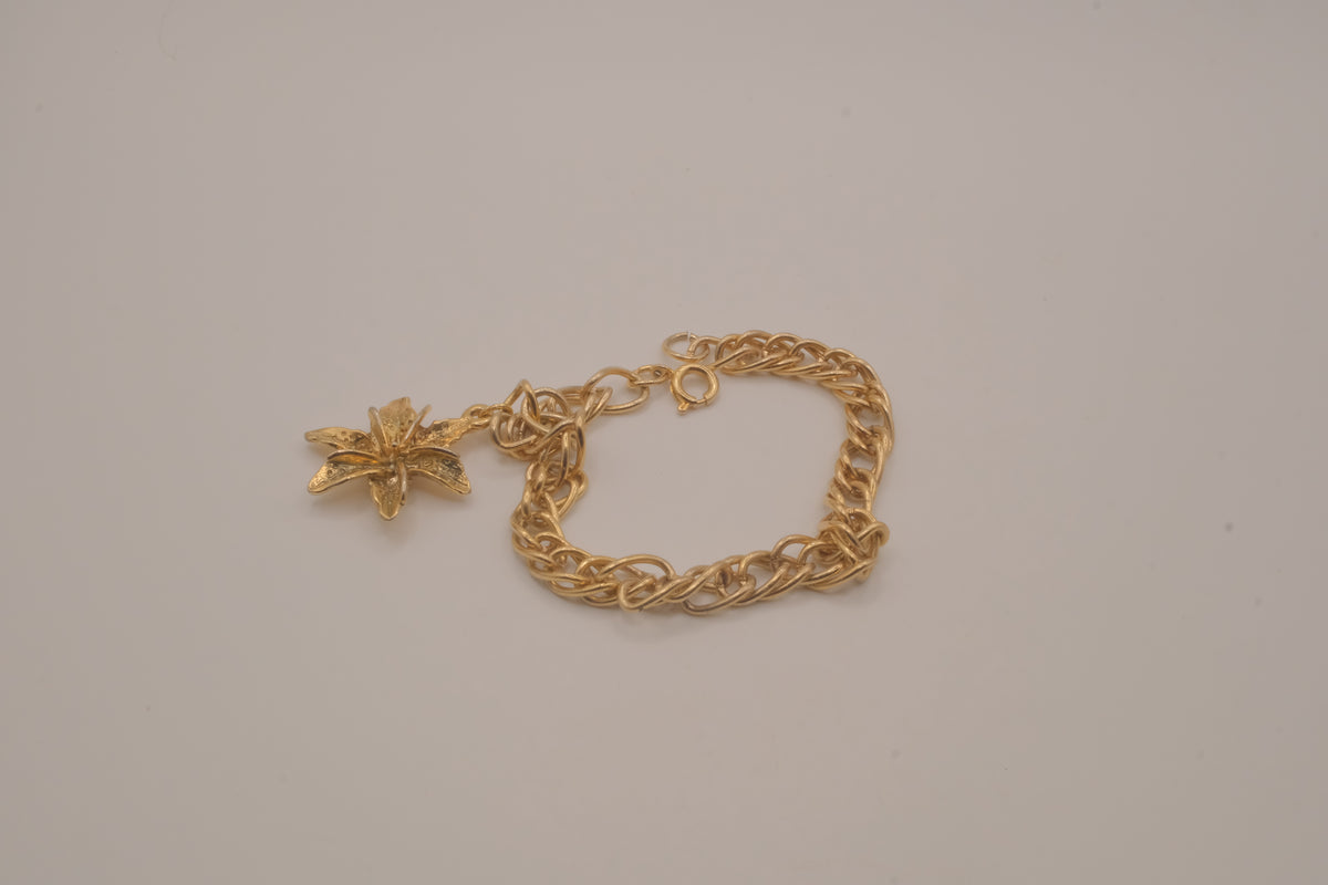 Vintage textured lily pendant charm bracelet