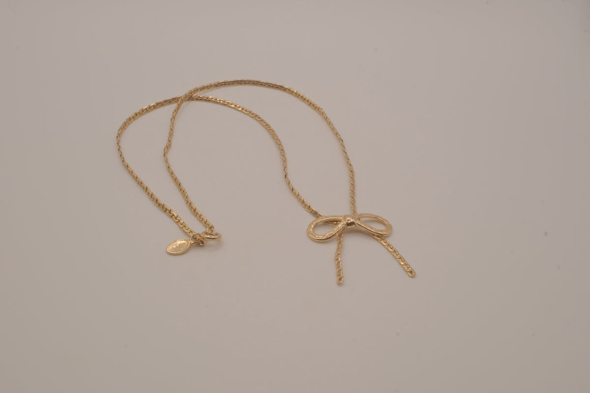 Vintage 1979 Avon "Sweetheart Choker" bow necklace