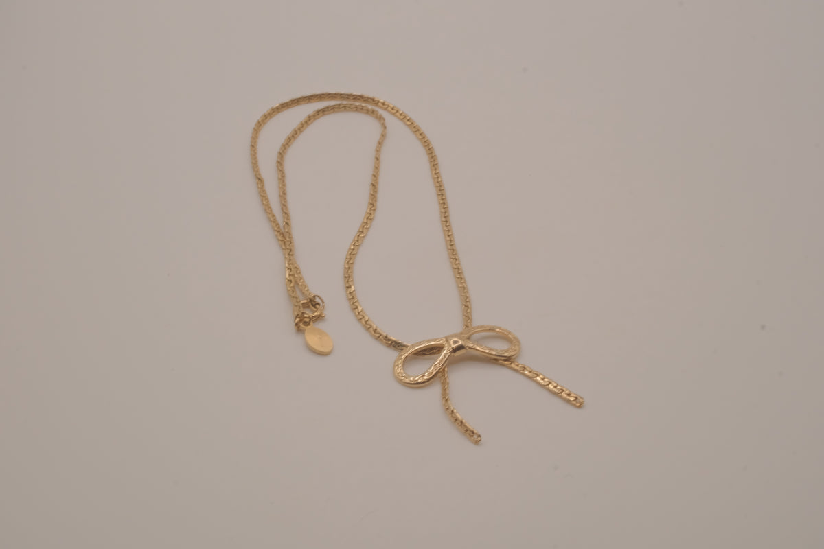 Vintage 1979 Avon "Sweetheart Choker" bow necklace