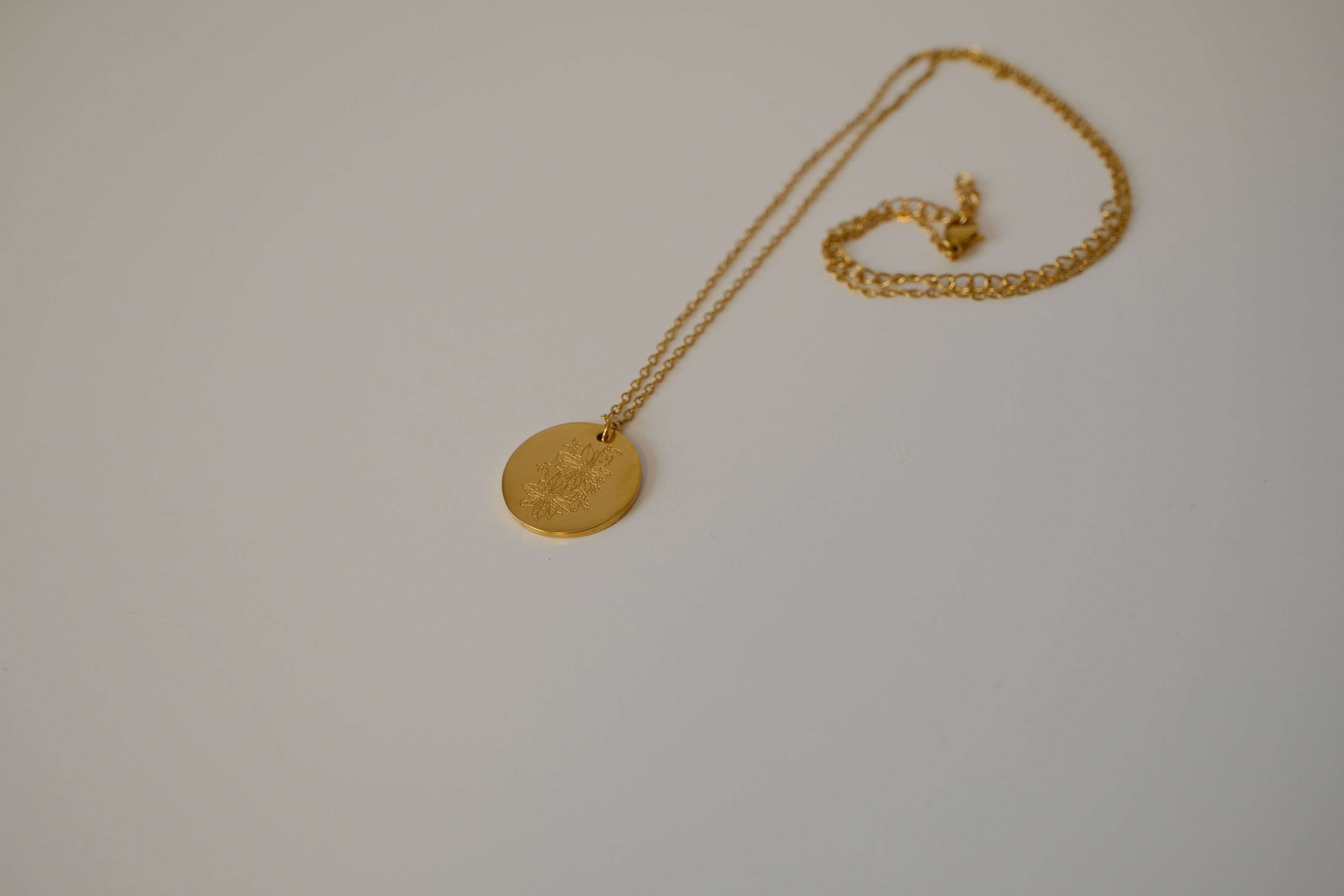 Vintage December birth flower pendant necklace
