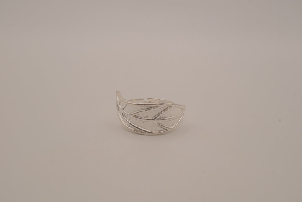 Openwork silver tone leaf ring