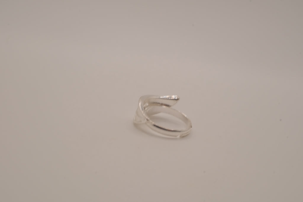 Openwork silver tone leaf ring
