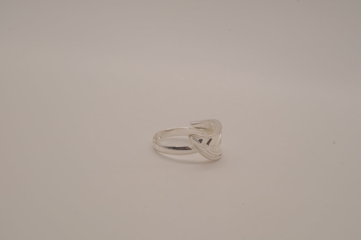 Openwork silver tone leaf ring