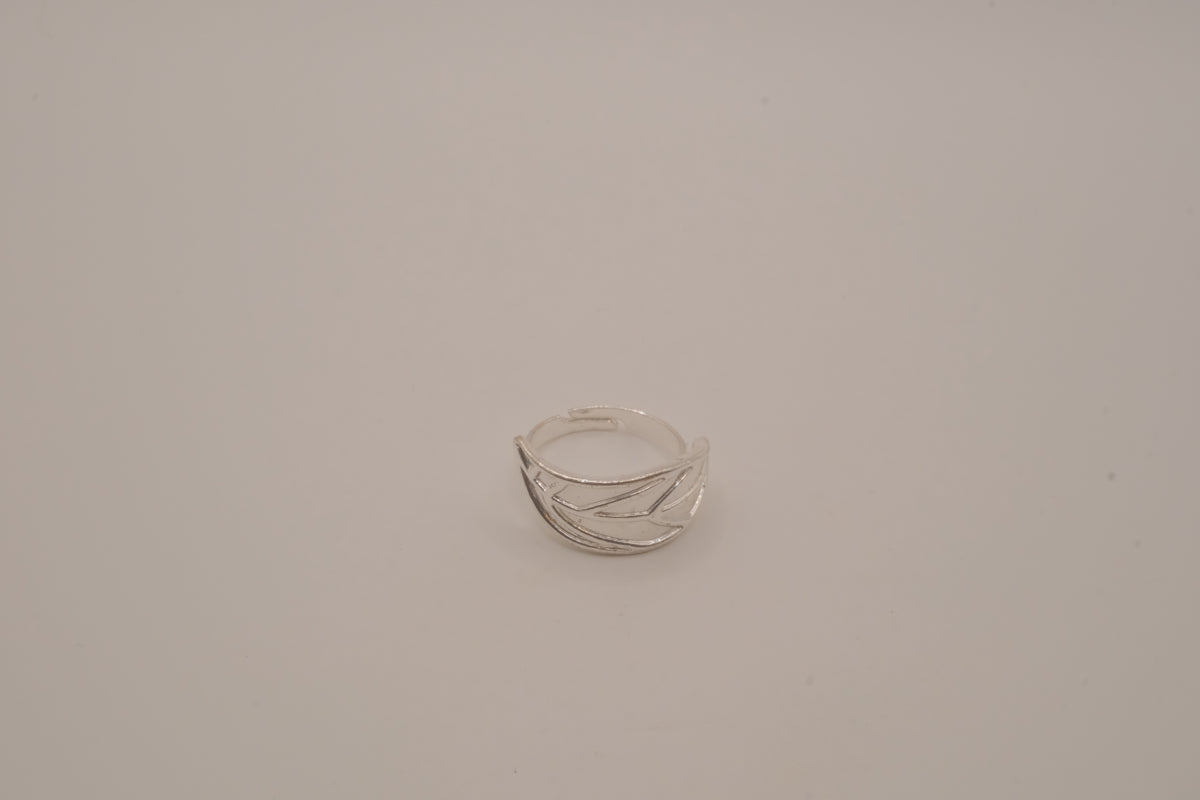 Openwork silver tone leaf ring