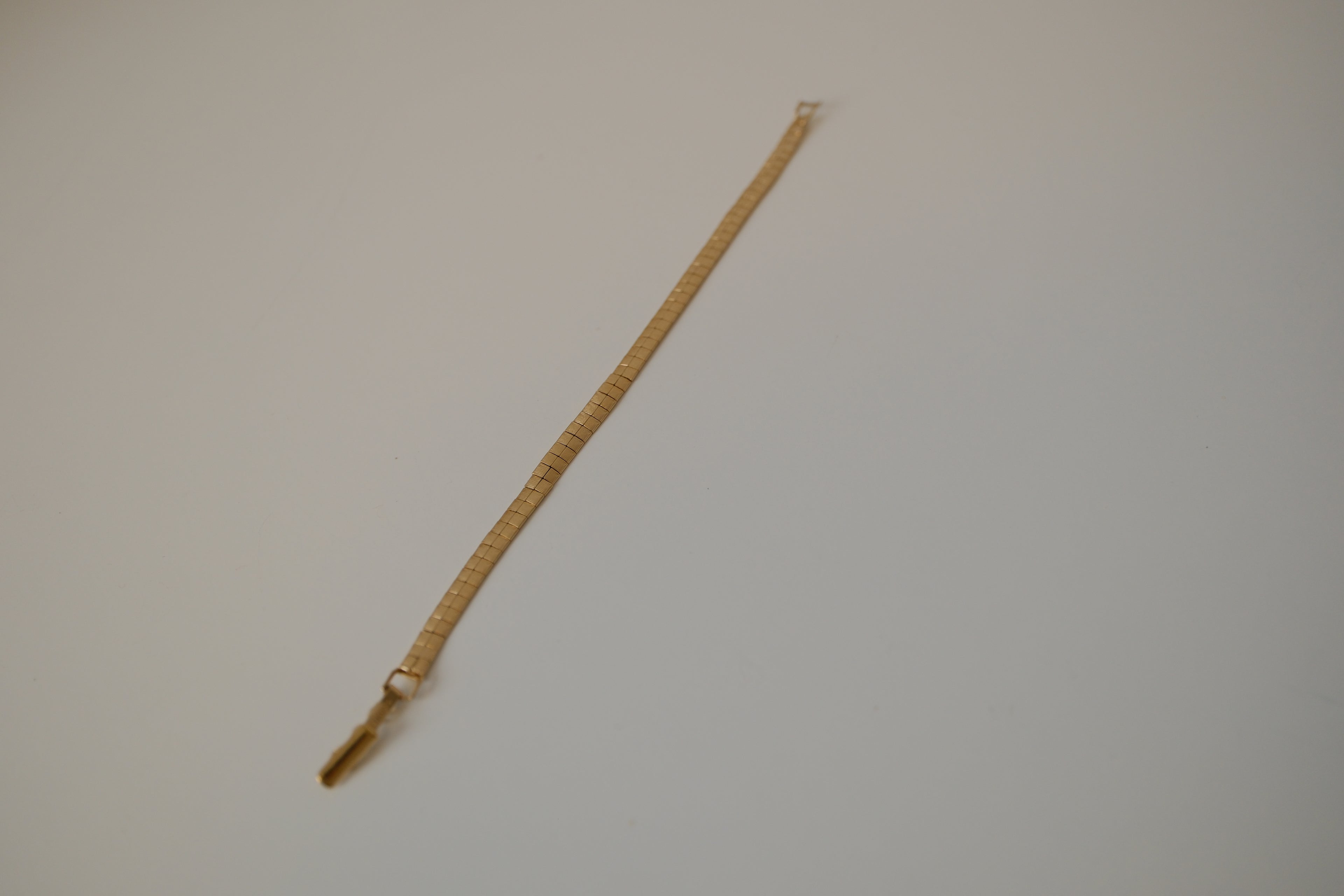 Avon dainty gold tone flexible link bracelet