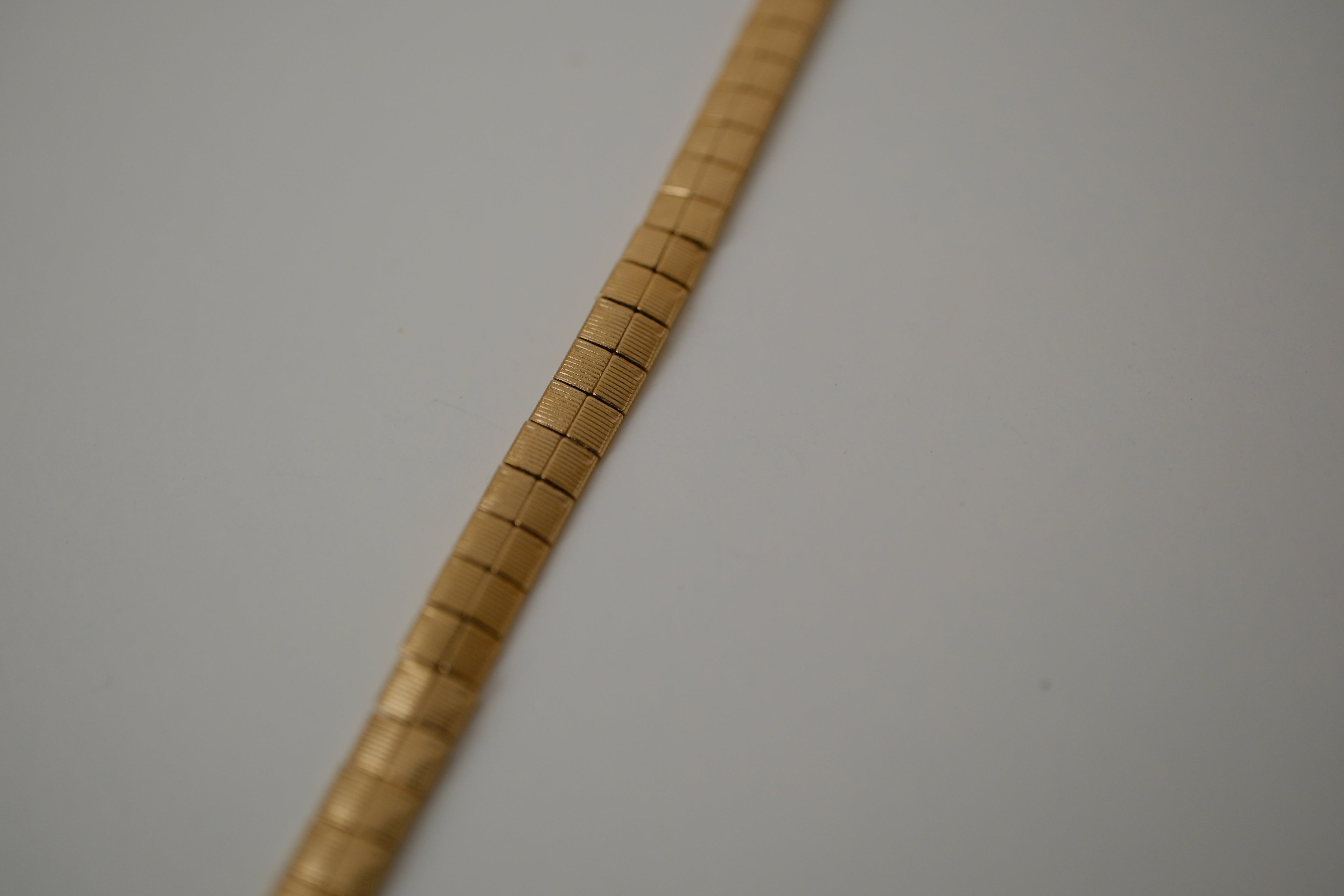 Avon dainty gold tone flexible link bracelet