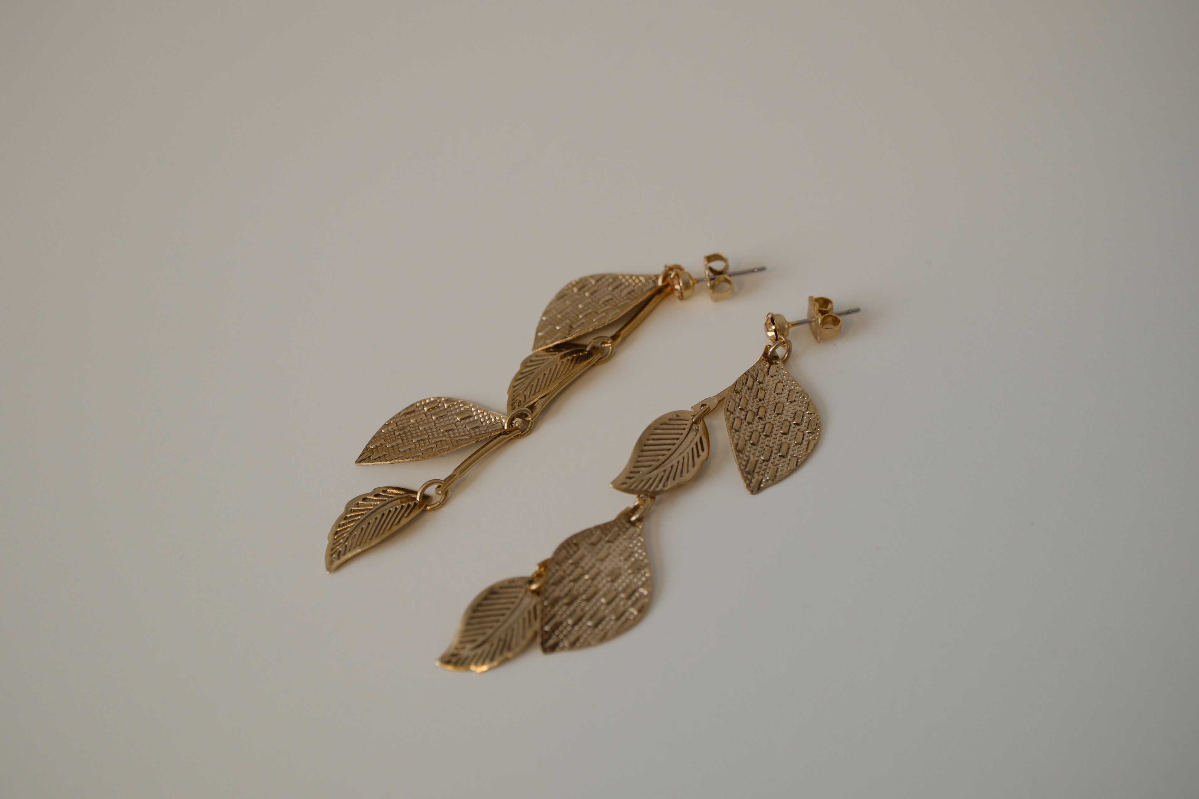 Avon Nature Leaf dangle earrings