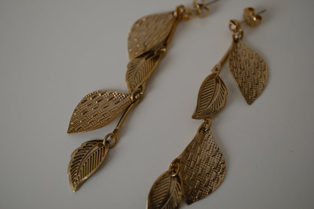 Avon Nature Leaf dangle earrings