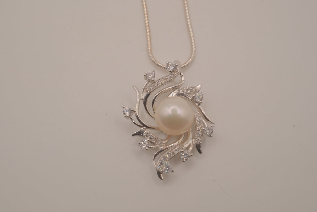 Freshwater pearl swirl pendant necklace