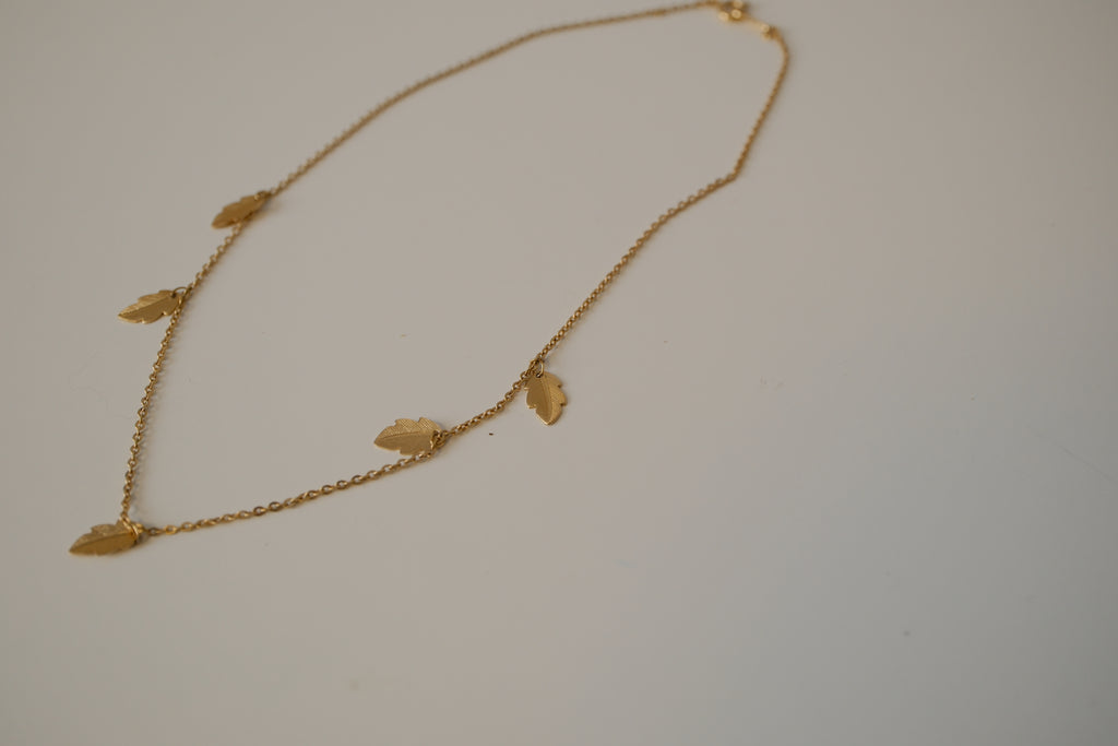 Avon Leaf chocker necklace