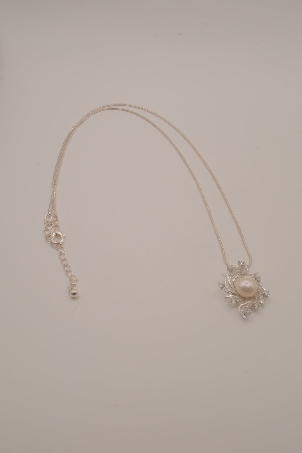 Freshwater pearl swirl pendant necklace