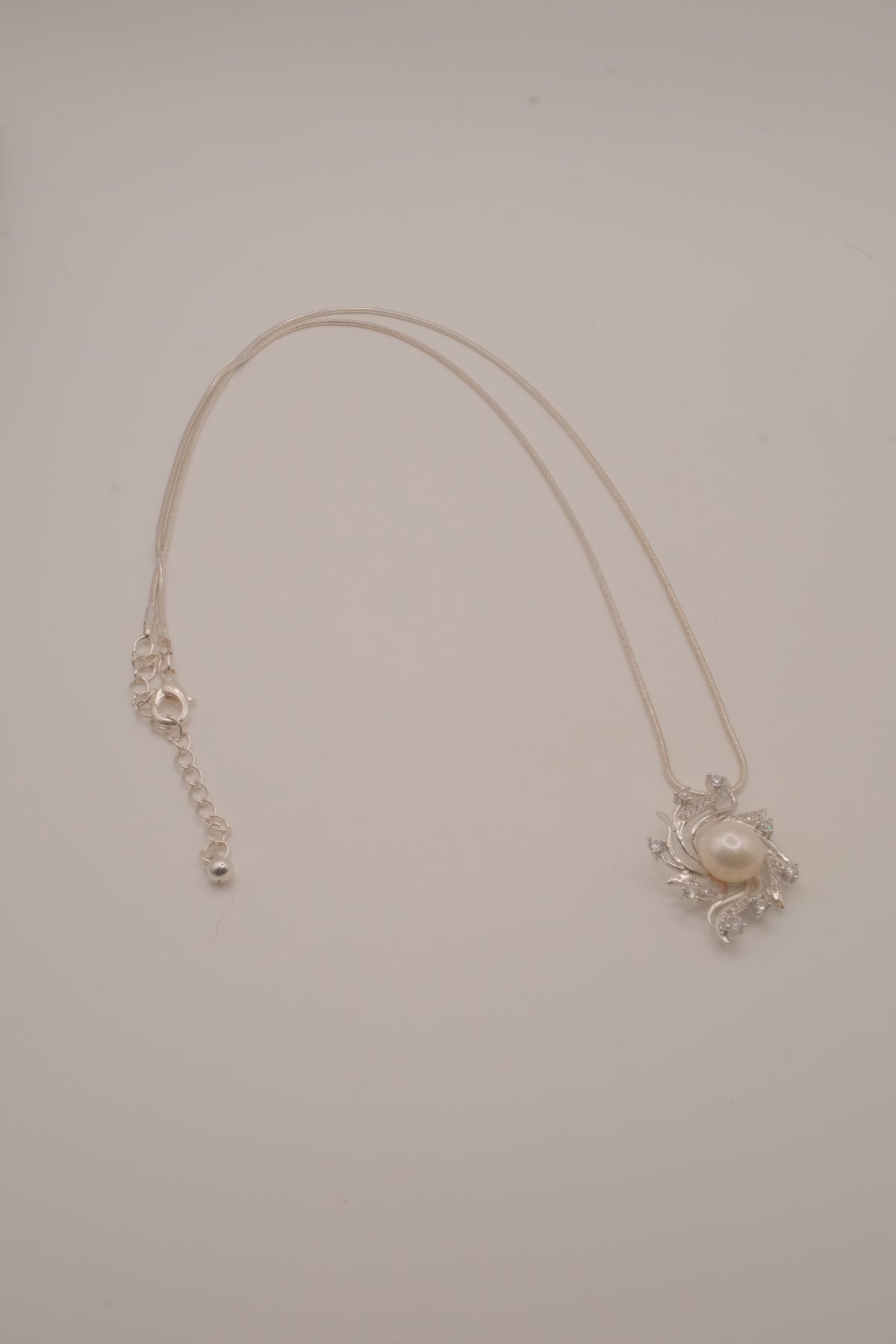 Freshwater pearl swirl pendant necklace