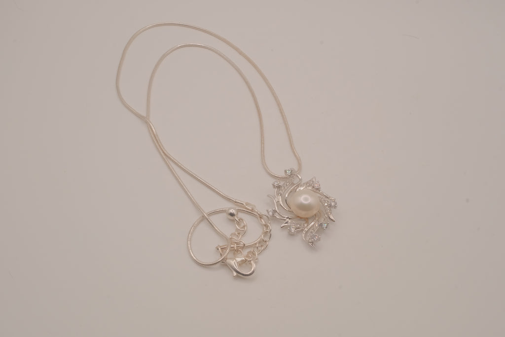 Freshwater pearl swirl pendant necklace