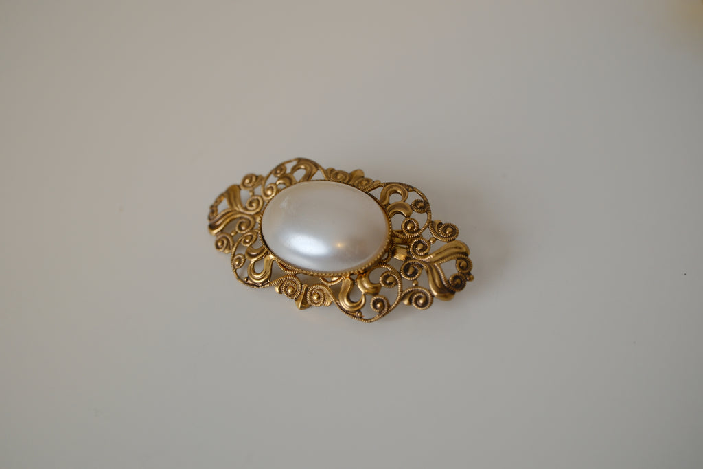 Vintage Large faux Pearl brooch