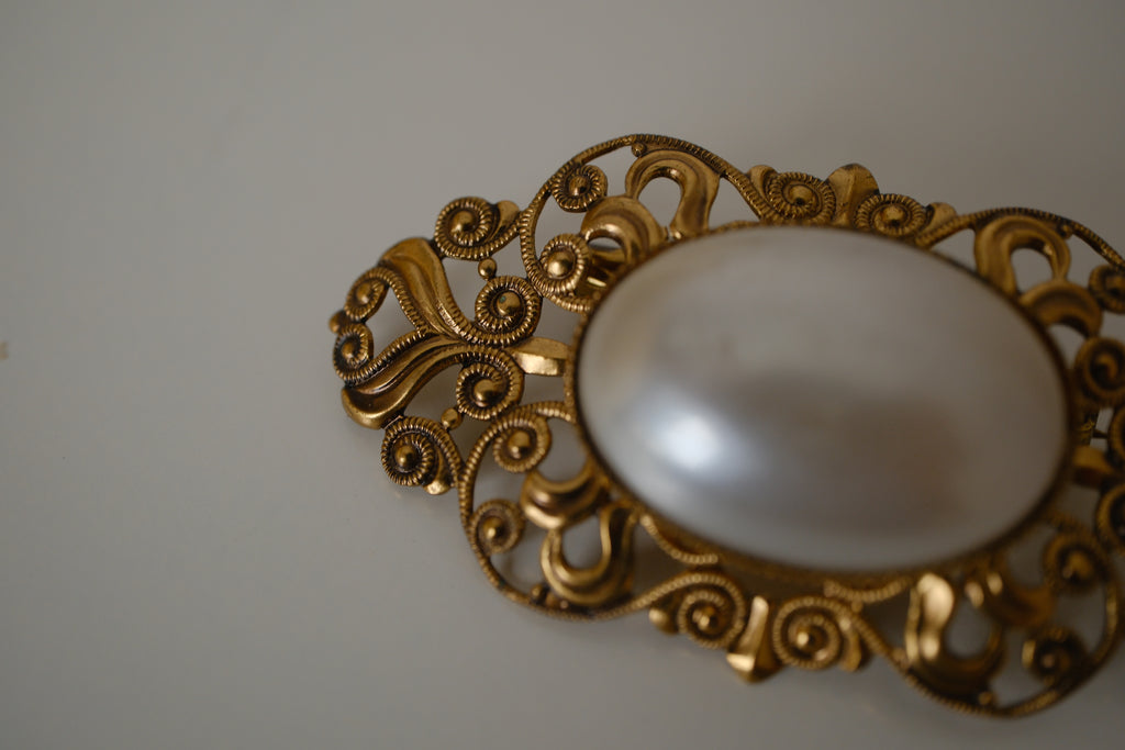 Vintage Large faux Pearl brooch