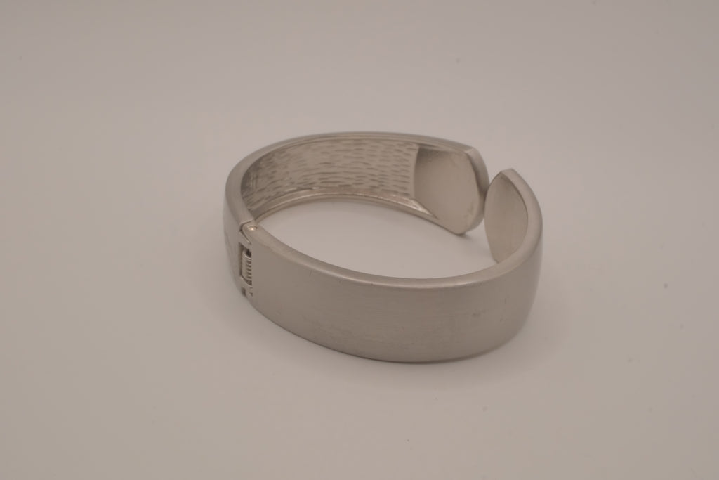 Silver-tone wide cuff bracelet&nbsp;