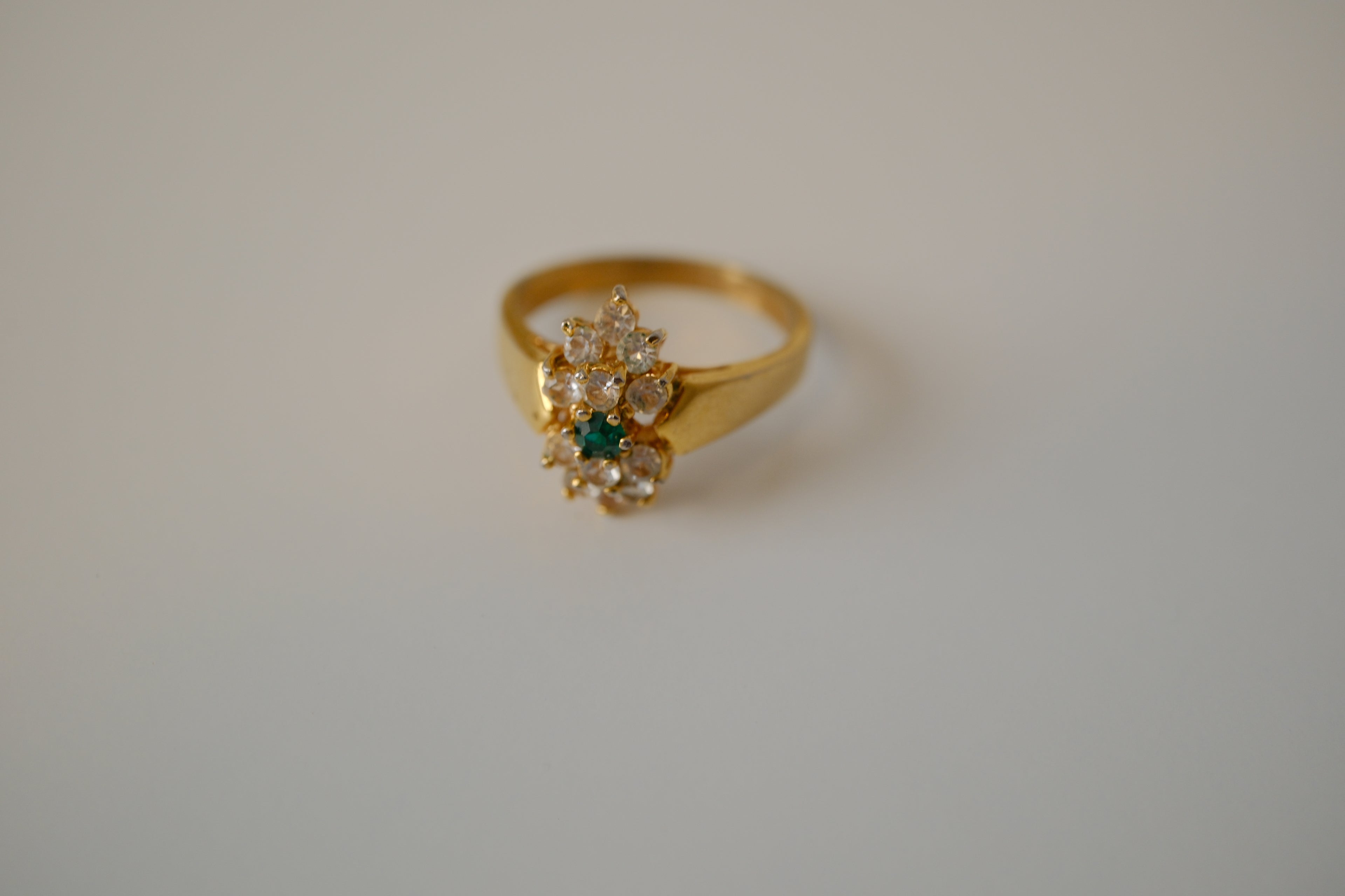 Vintage Gold toned Greena and white stone ring
