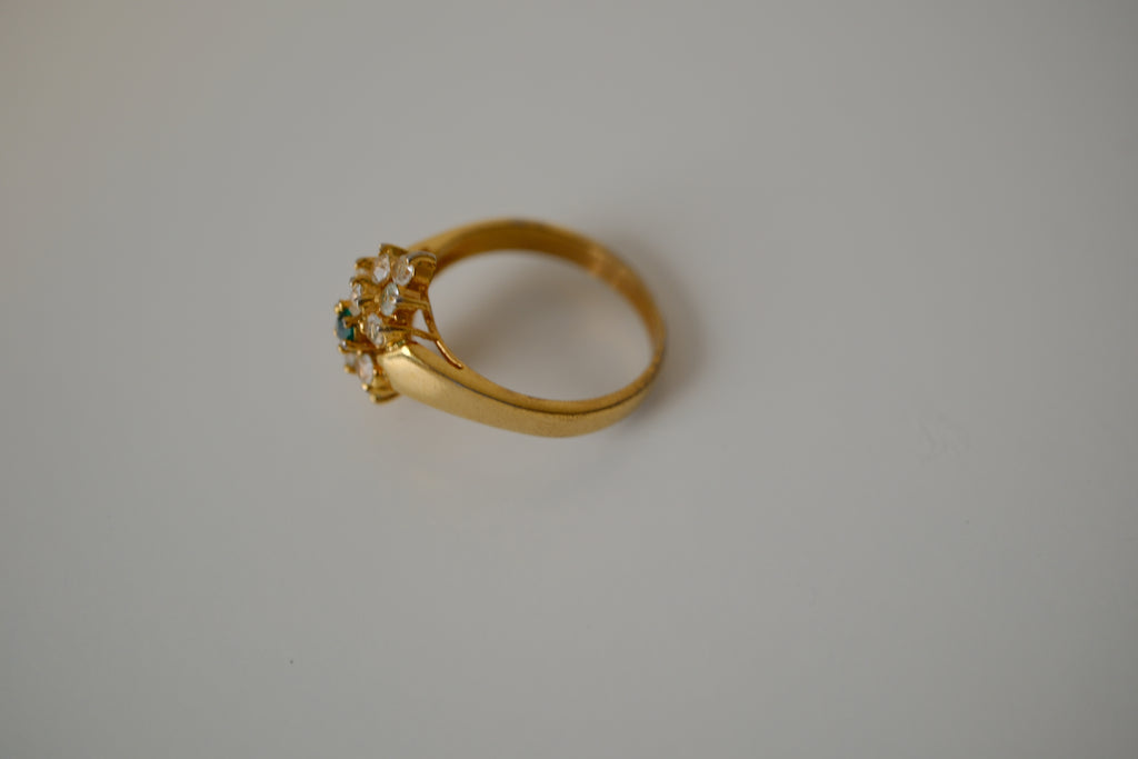 Vintage Gold toned Greena and white stone ring