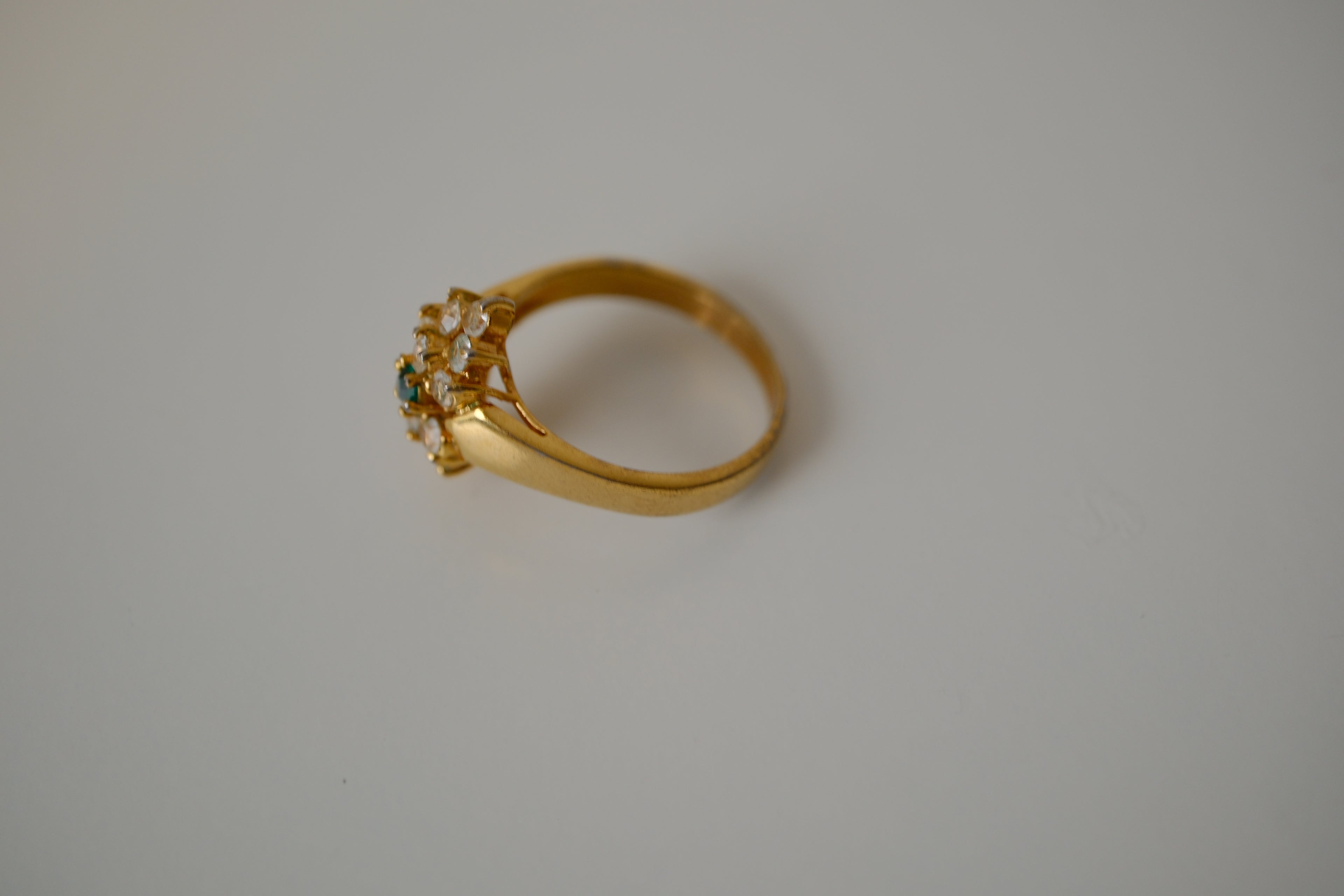 Vintage Gold toned Greena and white stone ring