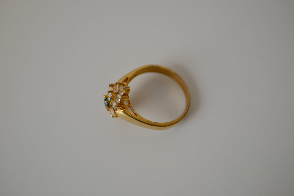 Vintage Gold toned Greena and white stone ring