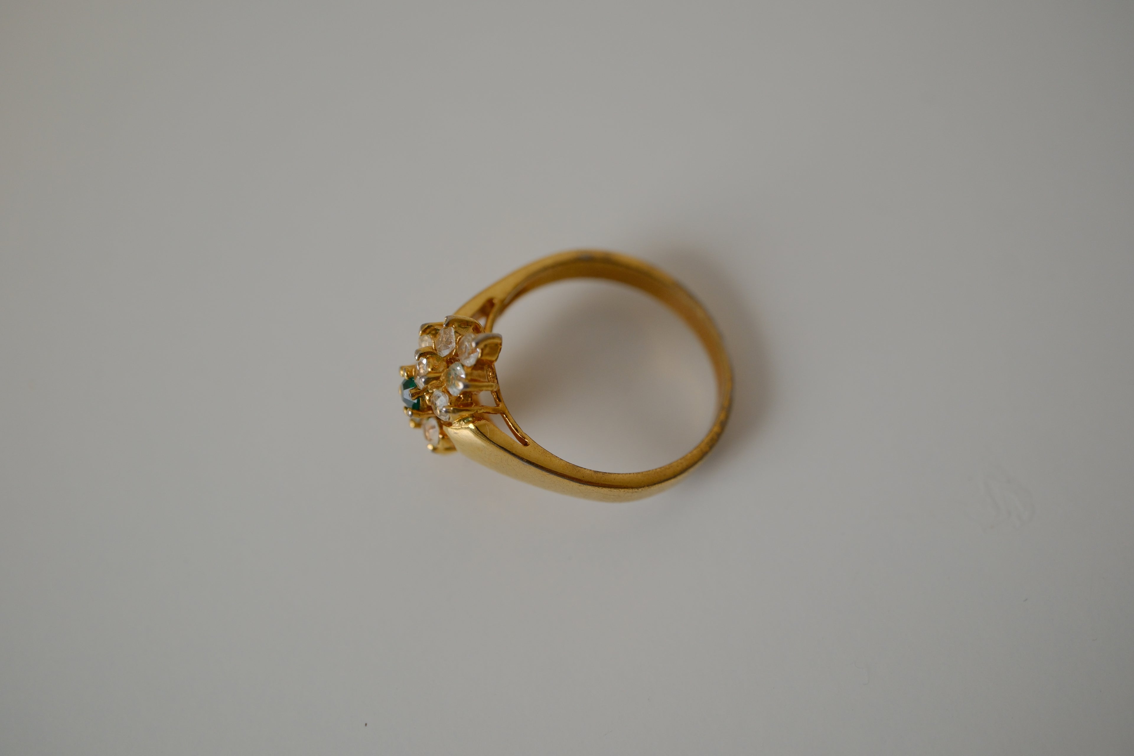 Vintage Gold toned Greena and white stone ring
