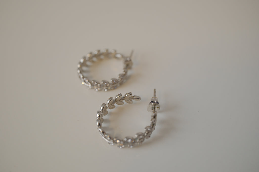 Vintage silver tone leaf hoop earrings
