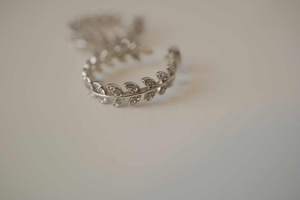Vintage silver tone leaf hoop earrings