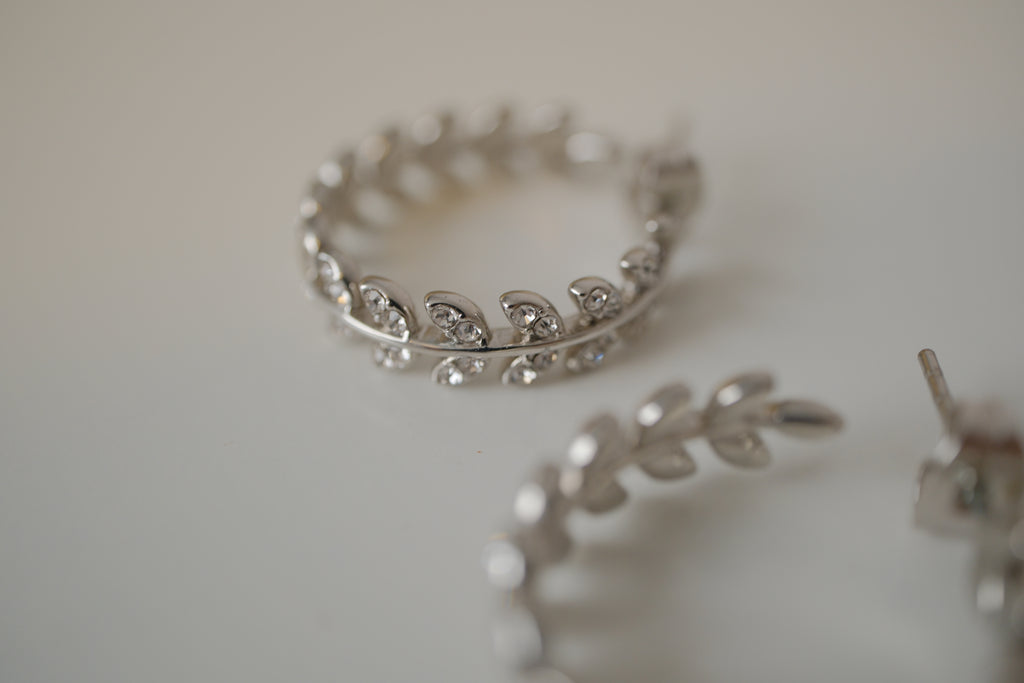 Vintage silver tone leaf hoop earrings