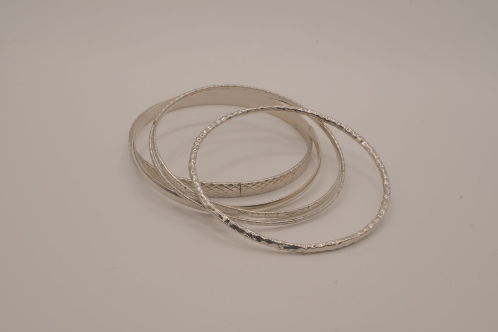 Vintage-style stack of 5 silver tone bangles