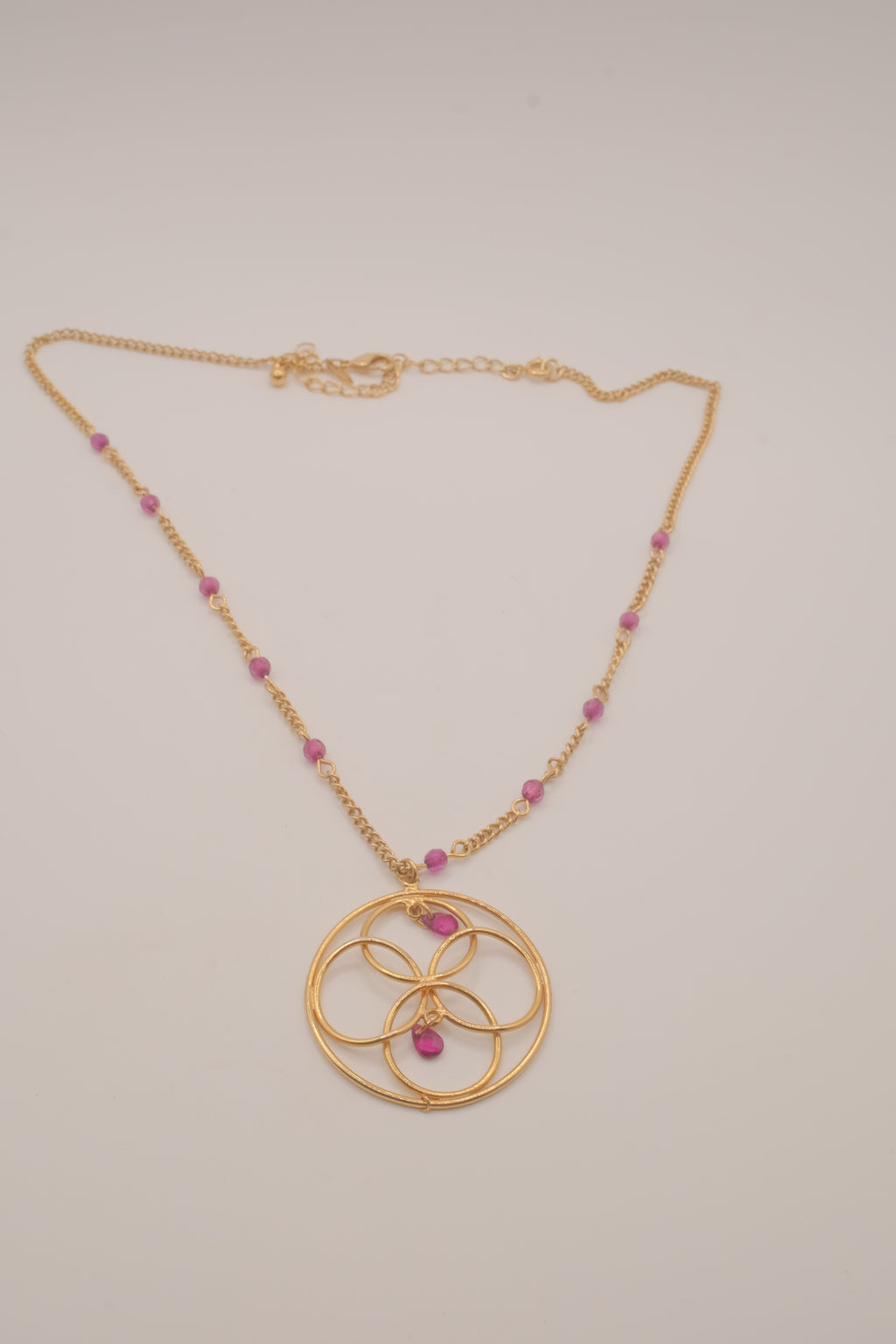 Vintage Avon gold-tone interlocking circle necklace
